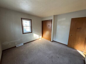 2607-2609 Magnolia Dr in Bettendorf, IA - Building Photo - Building Photo