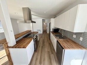 11235 37th Ave SW in Seattle, WA - Foto de edificio - Building Photo