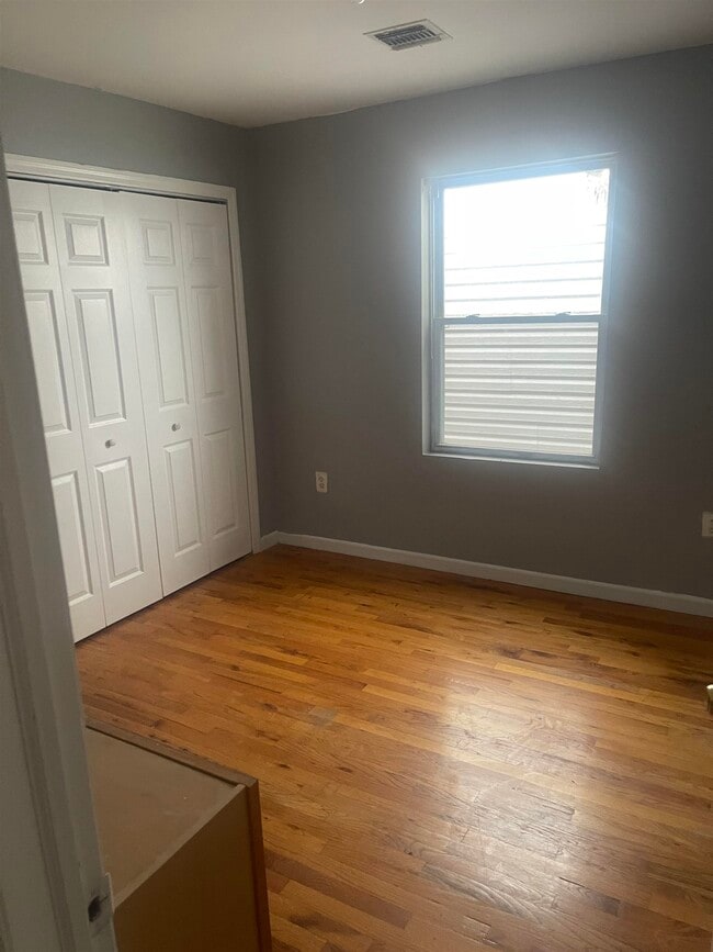 193 Hutton St in Jersey City, NJ - Building Photo - Building Photo