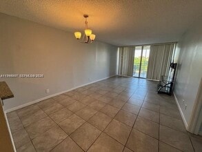 9421 Evergreen Pl in Davie, FL - Building Photo - Building Photo