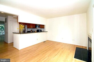 6581 Cypress Point Rd in Alexandria, VA - Building Photo - Building Photo