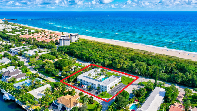 6600 N Ocean Blvd in Ocean Ridge, FL - Foto de edificio - Primary Photo