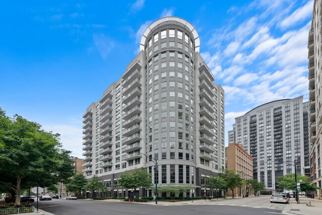 property at 421 W Huron St