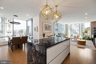 1414 S Penn Square in Philadelphia, PA - Building Photo