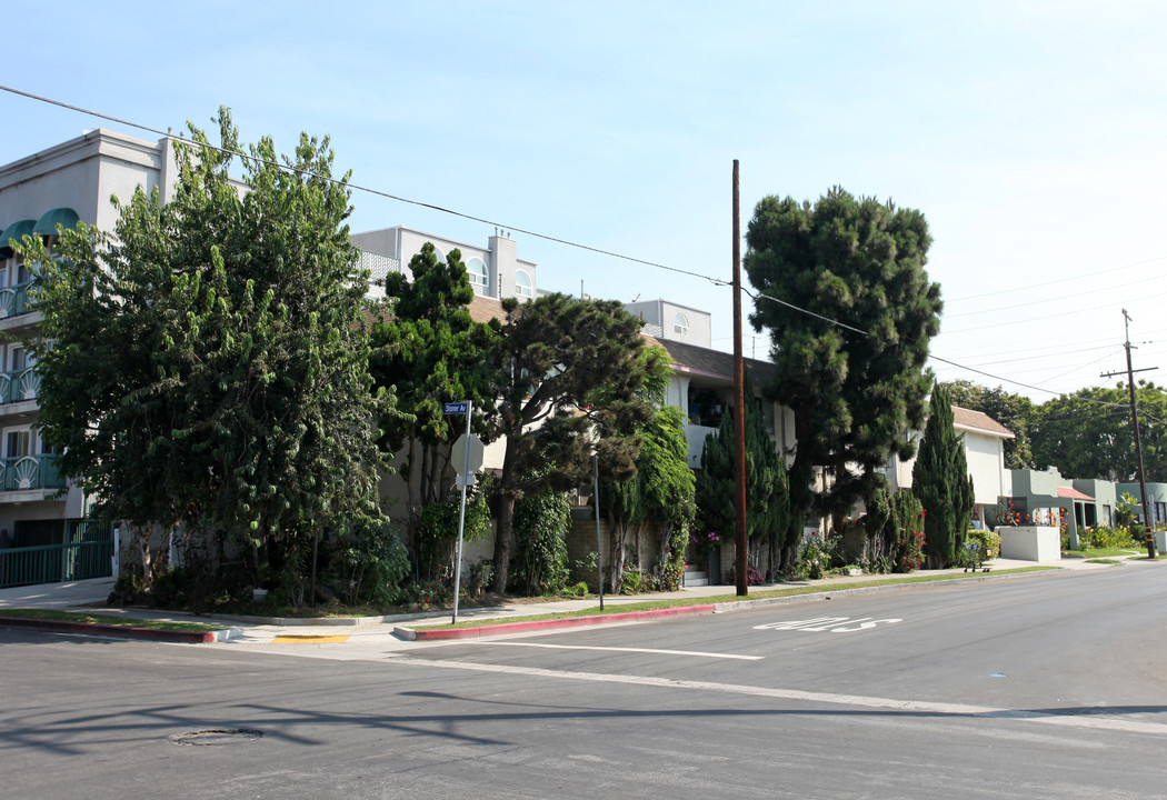 11721 Idaho Ave in Los Angeles, CA - Building Photo