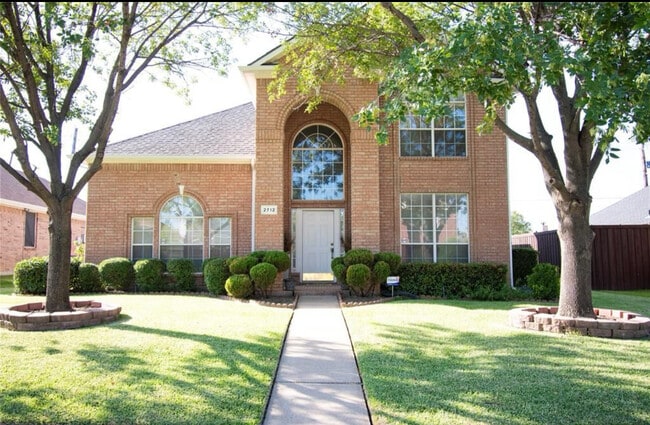 2712 Summertree Dr