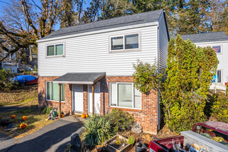 River Hill Townhomes in West Linn, OR - Building Photo - Building Photo