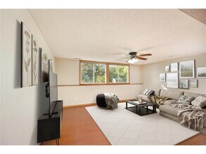 8106 Dakota Ln in Chanhassen, MN - Building Photo - Building Photo