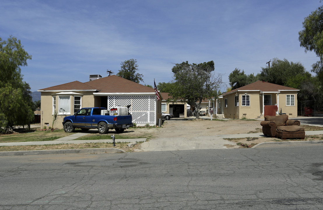 117 N Lowell St in Lake Elsinore, CA - Foto de edificio