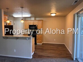 1025 W Pine Ave in Meridian, ID - Foto de edificio - Building Photo