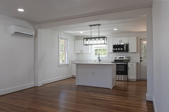 887 Pine St in Danville, VA - Foto de edificio - Building Photo