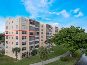 14527 Bonaire Blvd in Delray Beach, FL - Building Photo - Building Photo