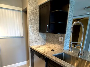 2850 N Oakland Forest Dr in Fort Lauderdale, FL - Building Photo - Building Photo