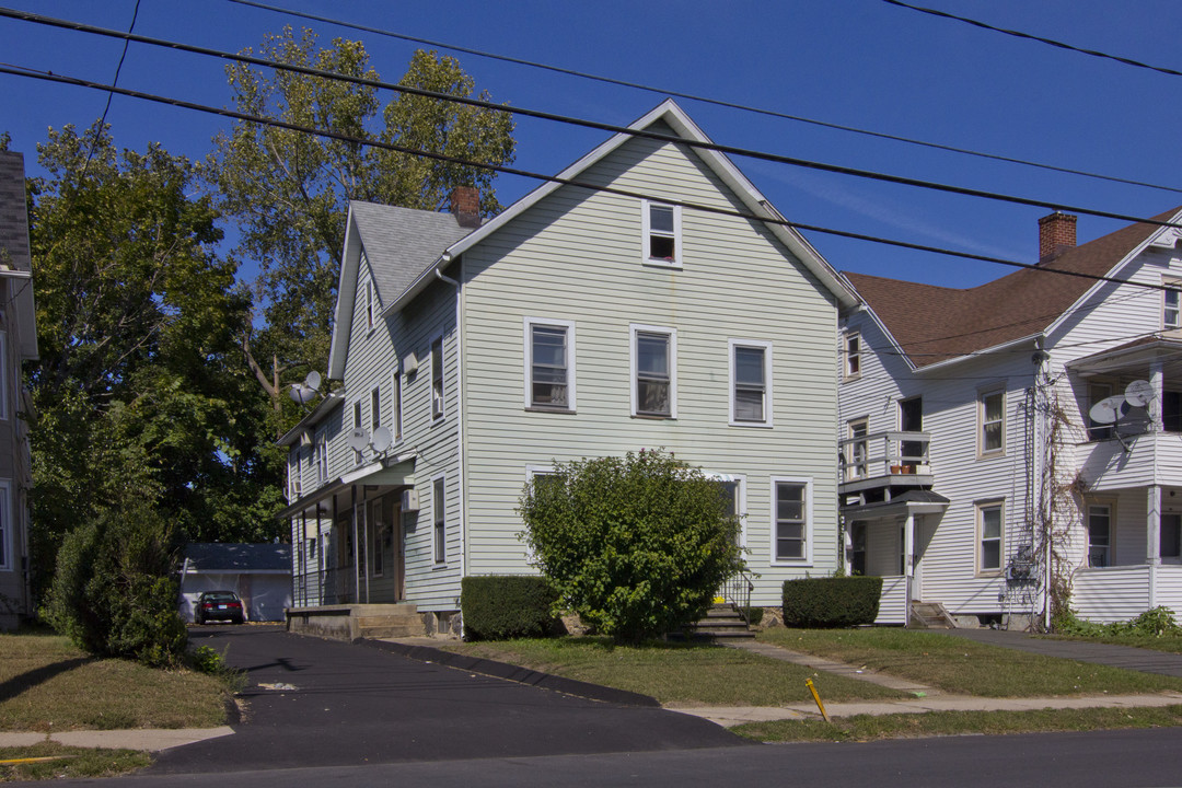 77 South St in Danbury, CT - Building Photo