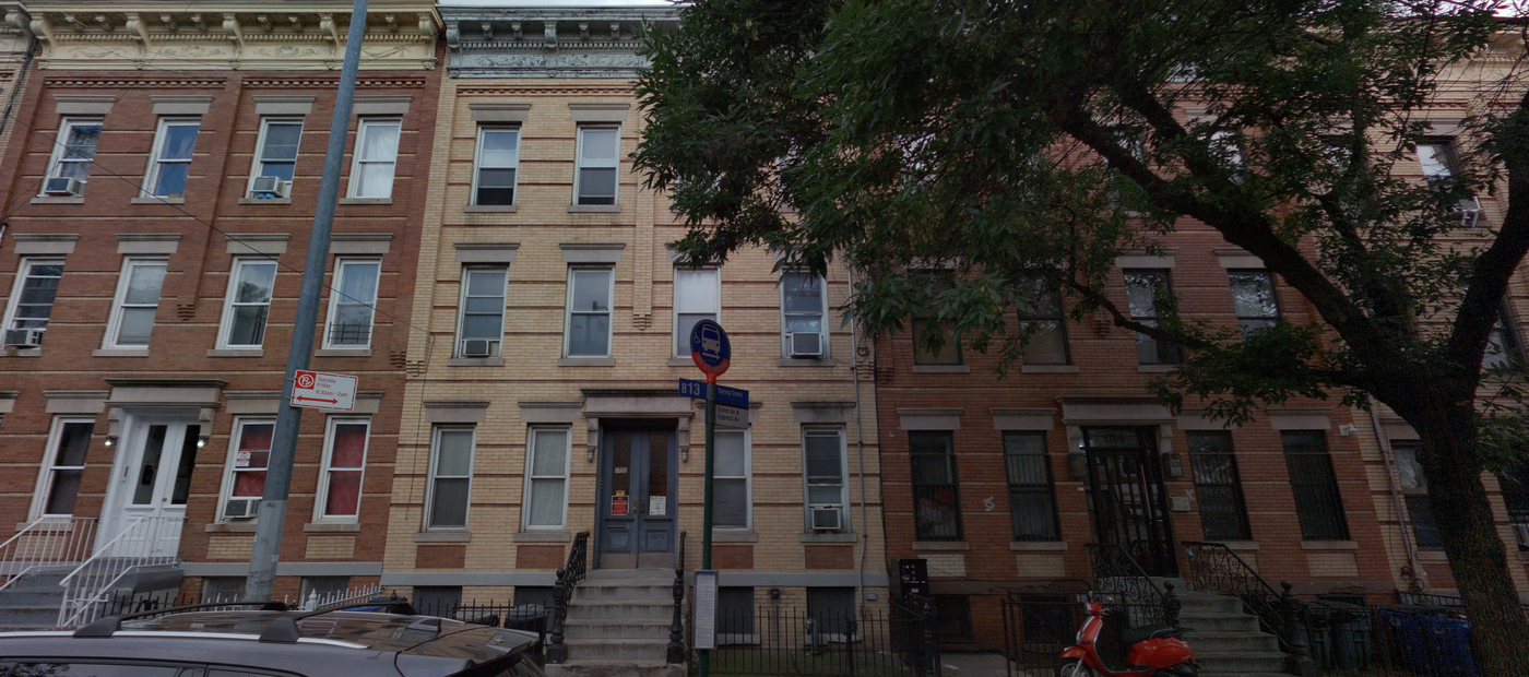 1708 Gates Ave in Ridgewood, NY - Foto de edificio