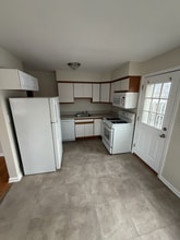 400 Parkview Dr in Plymouth, MI - Foto de edificio - Building Photo