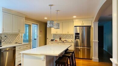 29 Burke Ln in Wellesley, MA - Building Photo - Building Photo