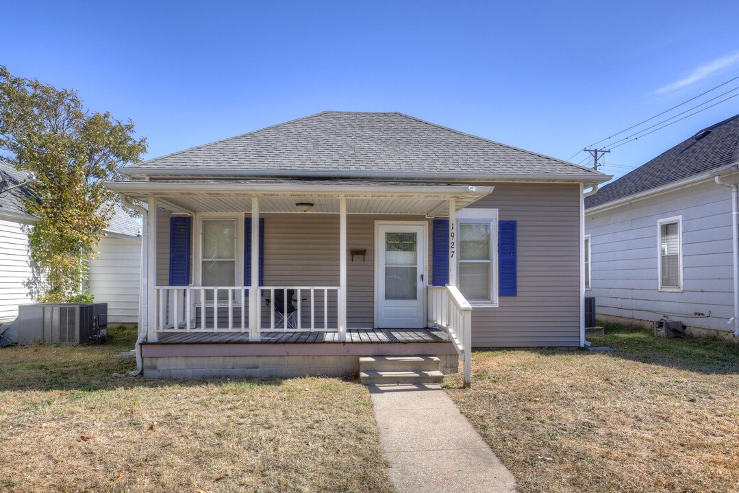 1927 Bird Ave in Joplin, MO - Building Photo