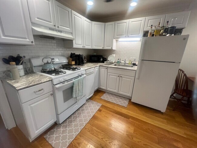 245 E St, Unit 3 in Boston, MA - Building Photo - Building Photo
