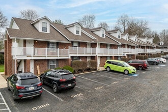 Tallmadge Pointe in Tallmadge, OH - Building Photo - Building Photo