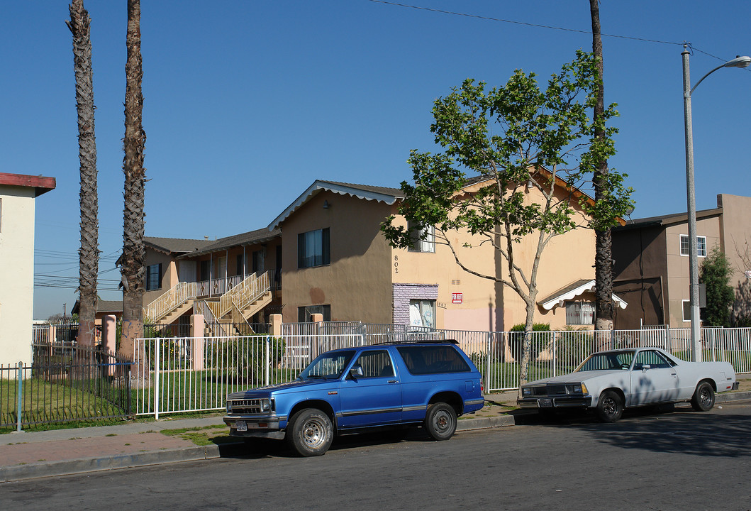 802 S Townsend Ave in Santa Ana, CA - Foto de edificio