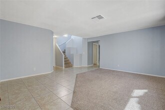 2824 Autumn Haze Ln in Las Vegas, NV - Building Photo - Building Photo
