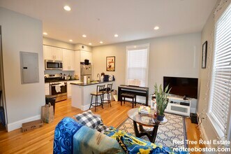 405 S Huntington Ave, Unit 2R in Boston, MA - Building Photo - Building Photo