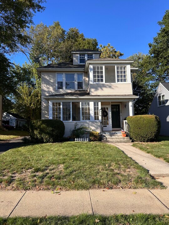 154 Edgemere Ave, Unit 154 Edgemere Ave in West Hartford, CT - Building Photo