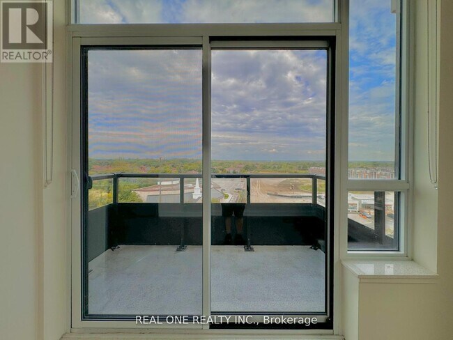 25 Water Walk Dr in Markham, ON - Building Photo - Building Photo