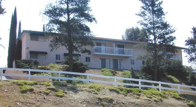 Poway Apartments in Poway, CA - Foto de edificio - Building Photo