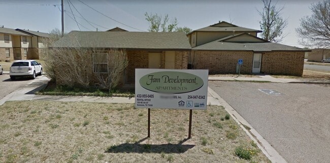 100 NE 4th in Seminole, TX - Building Photo - Building Photo