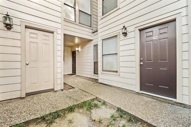 property at 2277 S Kirkwood Rd