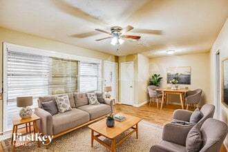 1610 13th Ave N in Texas City, TX - Building Photo - Building Photo