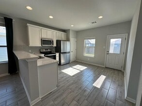 224 Wild Wind Trail in Jarrell, TX - Building Photo - Building Photo