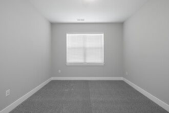 Renaissance Park Apartments in Charlestown, IN - Foto de edificio - Interior Photo
