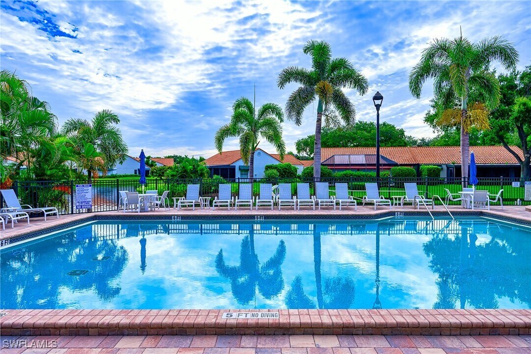 719 Reef Point Cir in Naples, FL - Building Photo