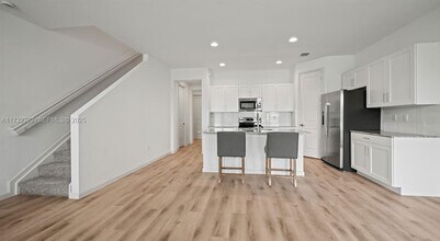 5600 NW Coventry Cir in Port St. Lucie, FL - Building Photo - Building Photo