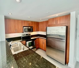 101 E Flagler St, Unit 707 in Miami, FL - Foto de edificio - Building Photo