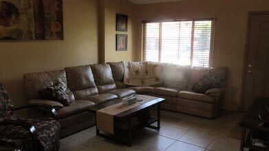 313 Hinton St in Port Charlotte, FL - Building Photo - Building Photo
