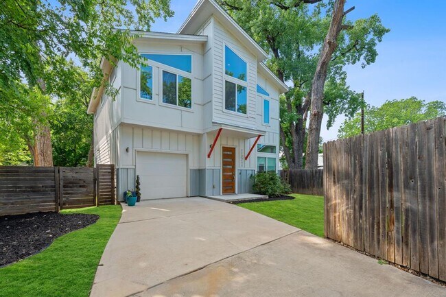 property at 1122 1/2 Gunter St