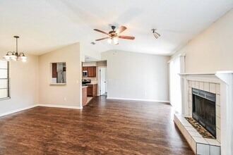 1545 Kingfisher Blvd in Orange Park, FL - Foto de edificio - Building Photo