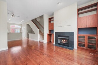 2715 W Dakin St in Chicago, IL - Foto de edificio - Building Photo