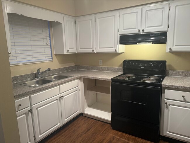 6211 Longchamp Dr in Jacksonville, FL - Building Photo - Building Photo