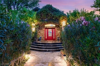 3004 Astoria Pines Cir in Las Vegas, NV - Building Photo - Building Photo