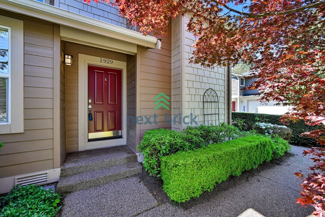 1929 12th Ct NE in Issaquah, WA - Building Photo