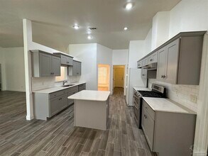 1067 Oak View Dr in Pensacola, FL - Building Photo - Building Photo