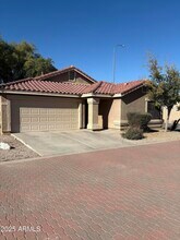 2401 E Peach Tree Dr in Chandler, AZ - Building Photo - Building Photo