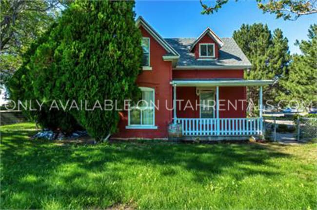 property at 10470 S Columbine Cir