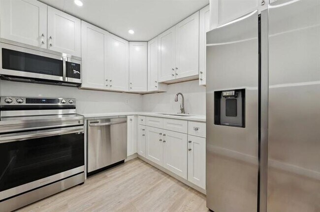 property at 6491 Bay Club Dr