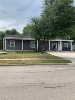 111 E St Clair Dr in Irving, TX - Building Photo